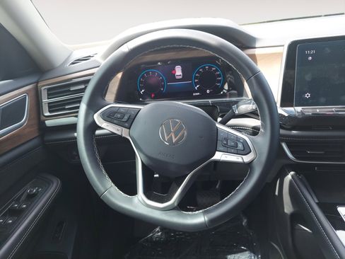 Used 2024 Volkswagen Atlas SE image 13