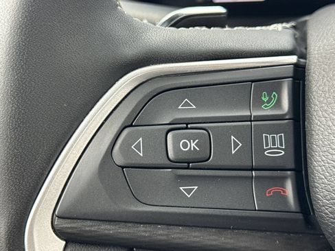 Used 2023 Jeep Grand Cherokee L Laredo AWD/4WD image 29