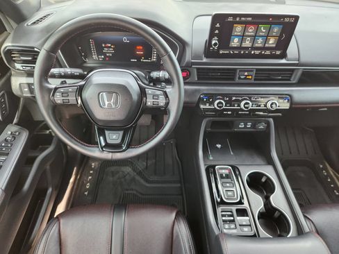 Used 2025 Honda Pilot Black Edition image 27
