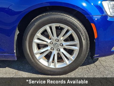 Used 2021 Chrysler 300 Touring w/ Driver Convenience Group RWD image 10