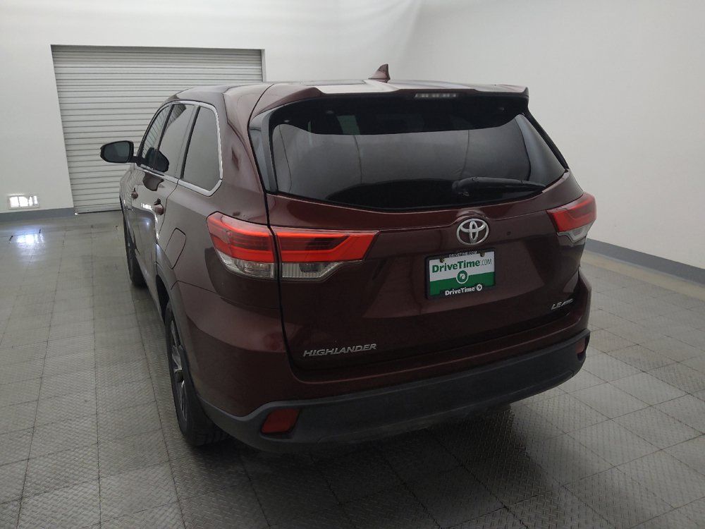 Used 2019 Toyota Highlander Plus AWD/4WD image 6