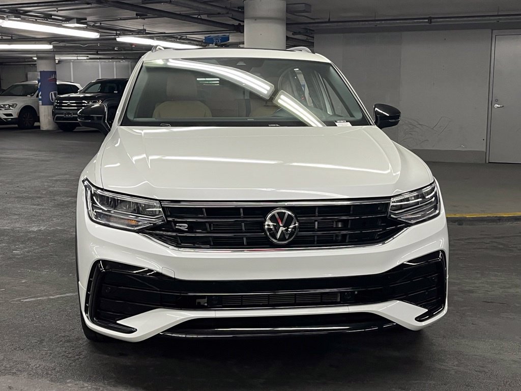 Used 2023 Volkswagen Tiguan SE R-Line FWD image 32