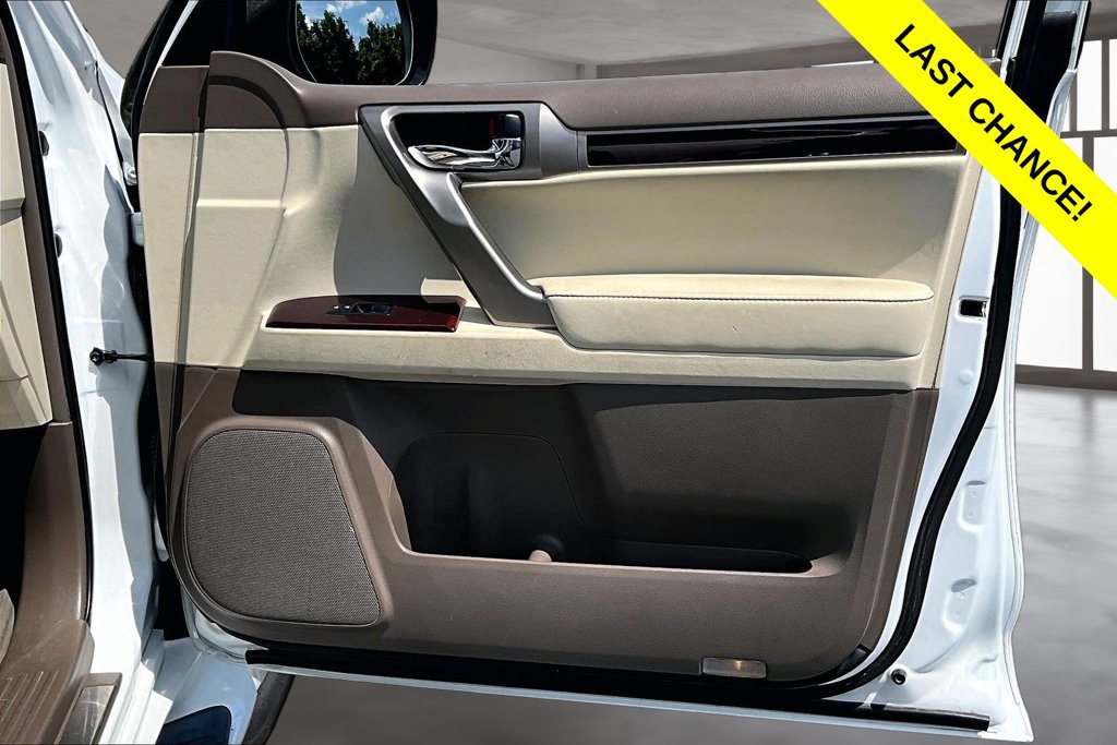 Used 2016 Lexus GX 460 w/ Premium Package AWD/4WD image 24