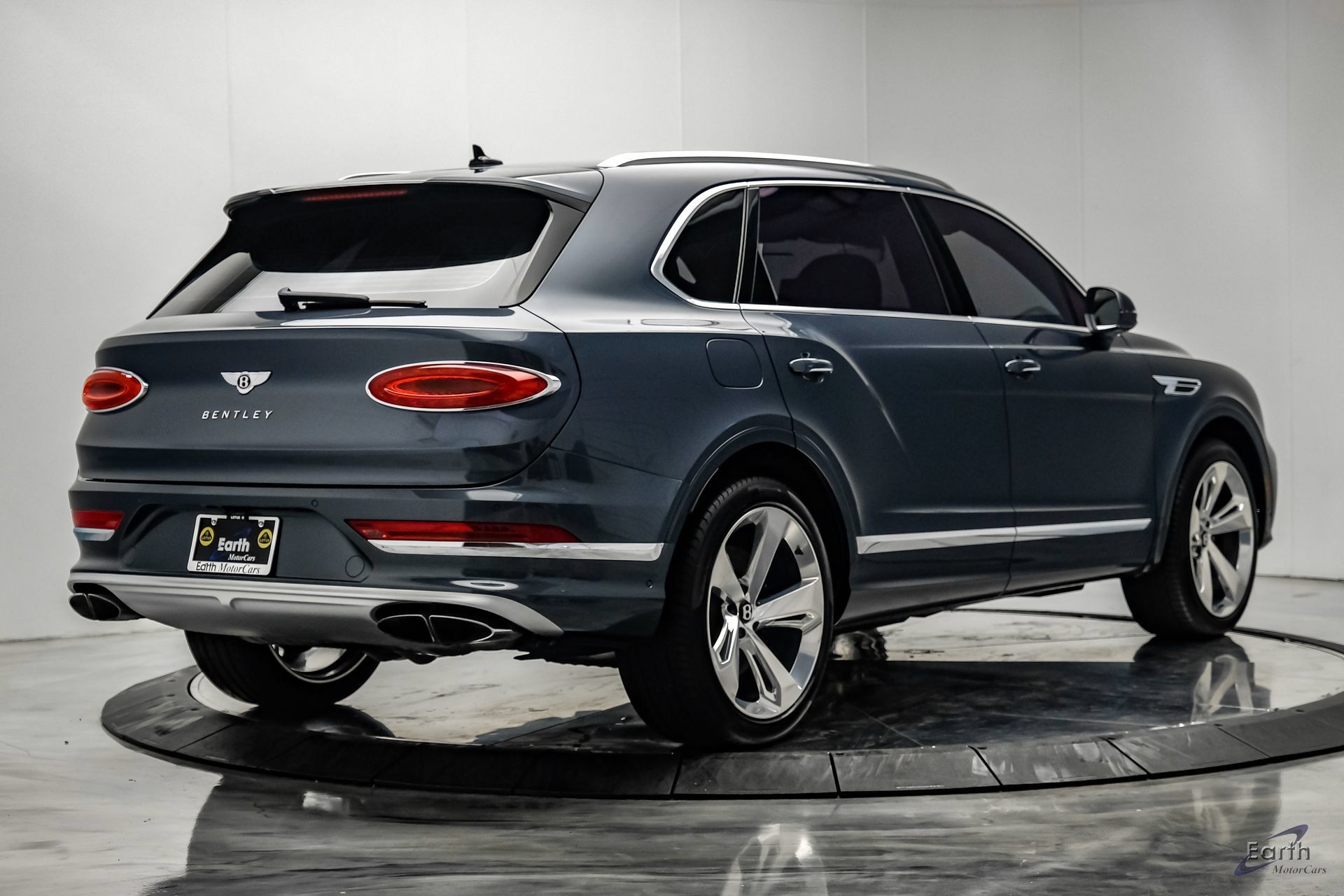 Used 2023 Bentley Bentayga Extended Wheelbase AWD/4WD image 16