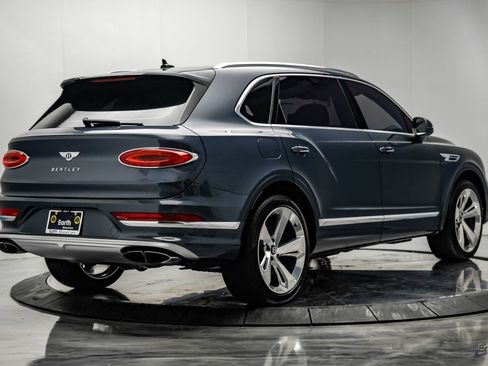 Used 2023 Bentley Bentayga Extended Wheelbase AWD/4WD image 16