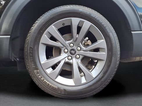 Used 2022 Ford Explorer XLT w/ Equipment Group 202A image 9