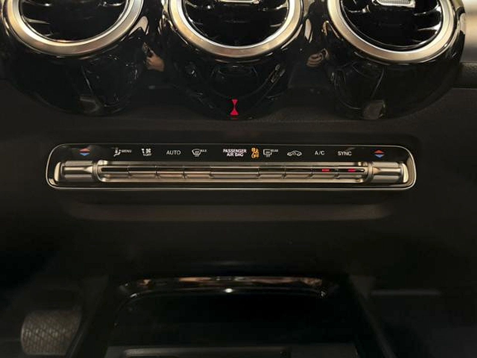 Used 2025 Mercedes-Benz GLB 250 image 14