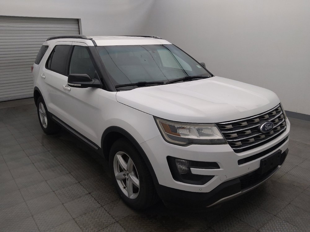 Used 2016 Ford Explorer XLT w/ Equipment Group 202A AWD/4WD image 13