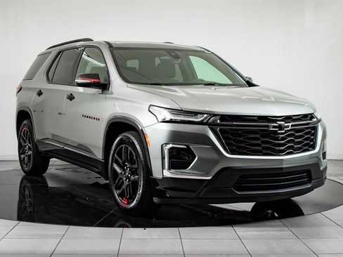 Used 2023 Chevrolet Traverse Premier image 12