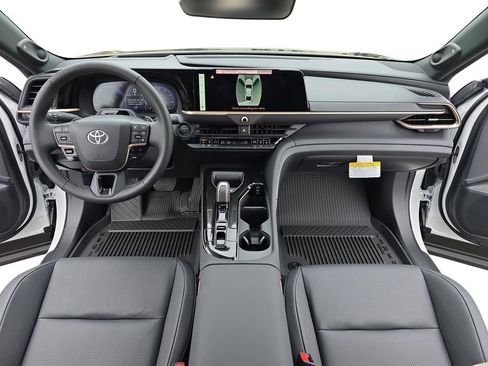 Used 2026 Toyota Crown Platinum AWD/4WD image 12