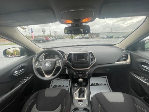 Used 2014 Jeep Cherokee Sport w/ Cold Weather Group AWD/4WD image 10