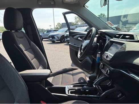 Used 2023 Chevrolet TrailBlazer LS AWD/4WD image 30