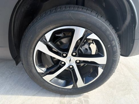 Used 2025 Chevrolet Trax RS w/ Driver Confidence Package FWD image 34