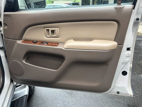 Used 2000 Toyota 4Runner Limited image 14