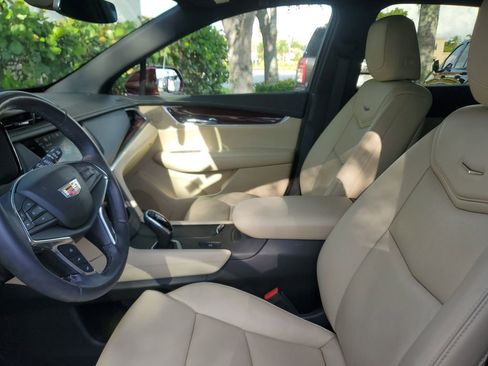 Used 2018 Cadillac XT5 Luxury w/ Driver Awareness Package image 20
