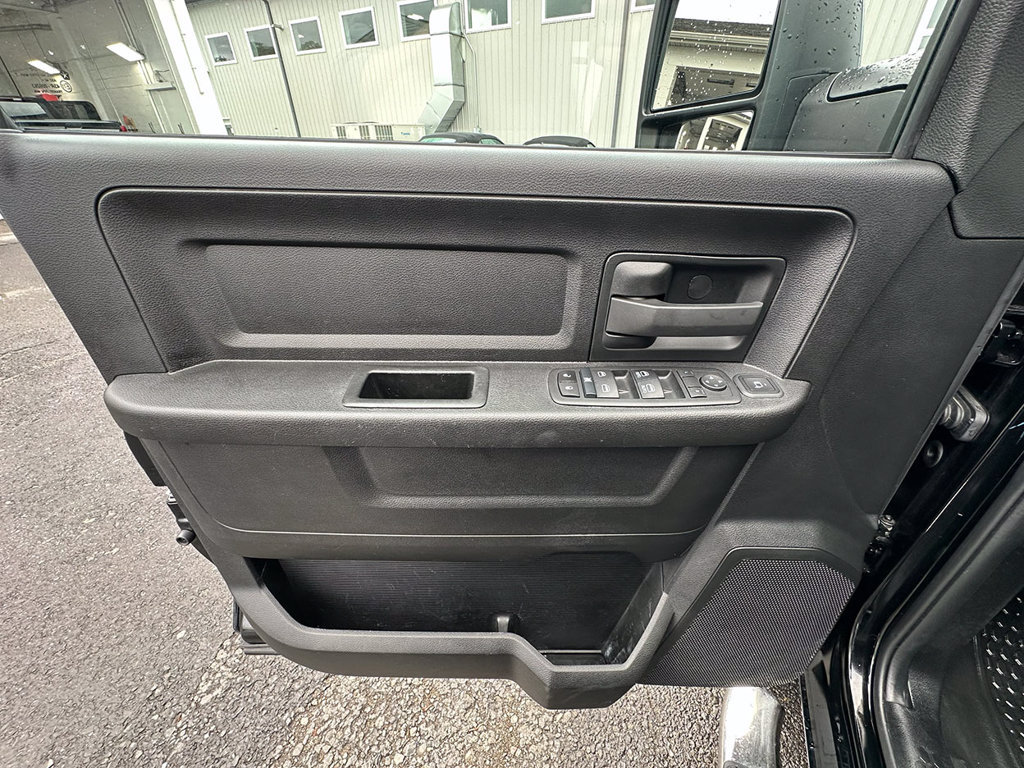 Used 2024 RAM 2500 Tradesman w/ Chrome Appearance Group AWD/4WD image 20