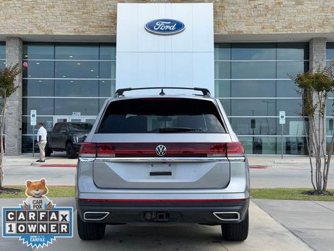 Used 2024 Volkswagen Atlas SE w/ Panoramic Sunroof Package FWD image 22