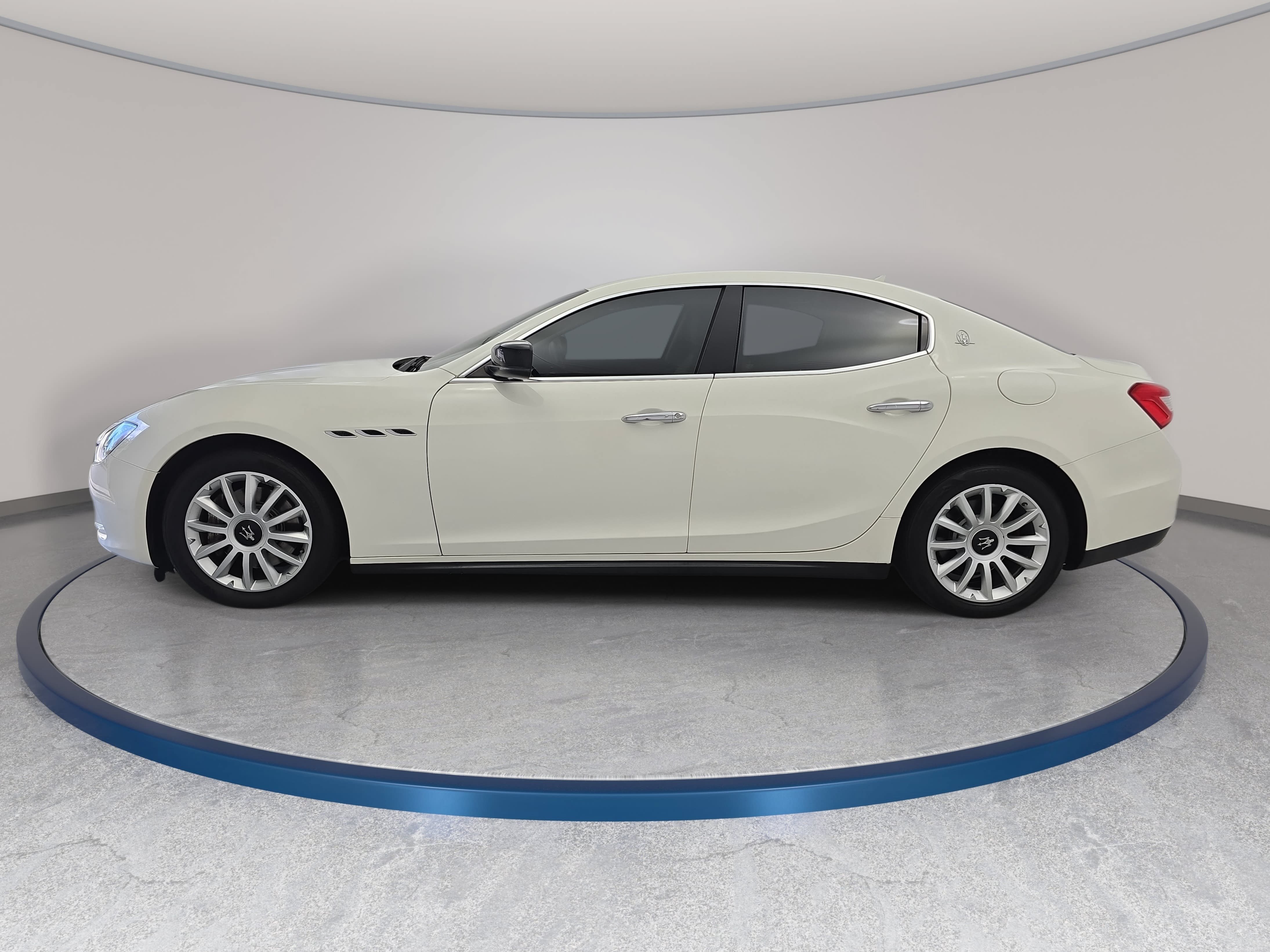 Used 2014 Maserati Ghibli RWD image 8
