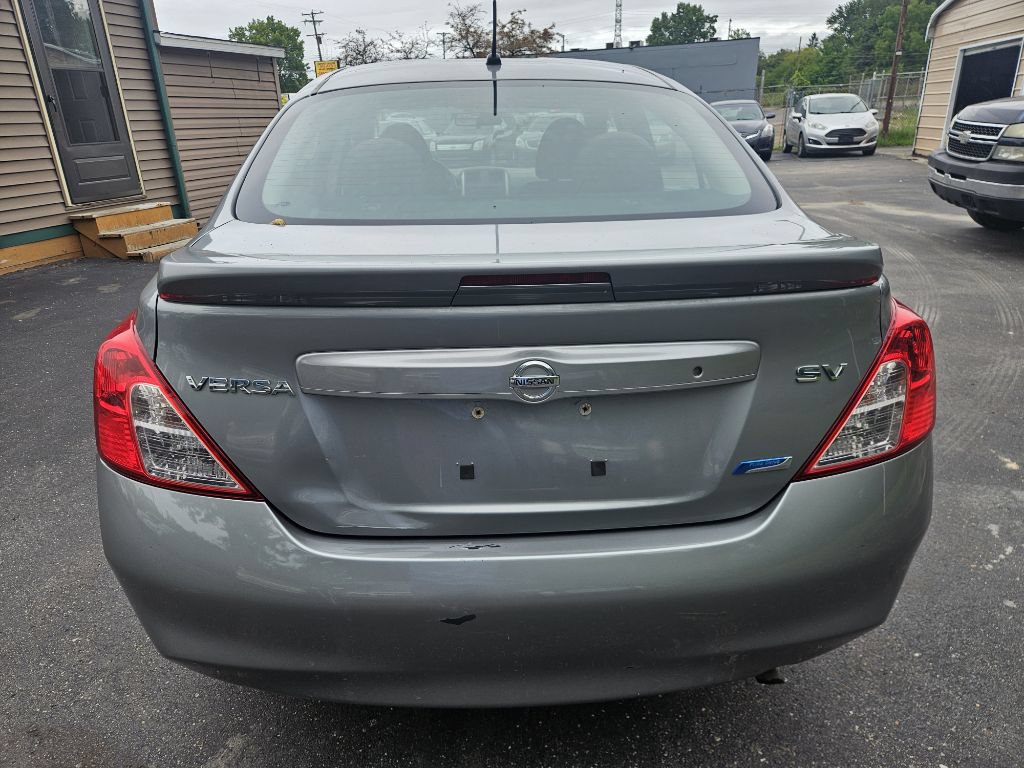 Used 2013 Nissan Versa SV FWD image 8
