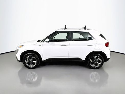 Used 2022 Hyundai Venue SEL w/ Cargo Package FWD image 2
