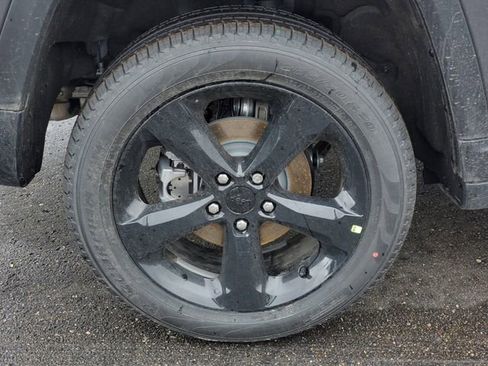 New 2025 Jeep Grand Cherokee Limited image 6