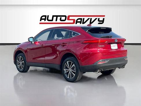 Used 2024 Toyota Venza LE image 5