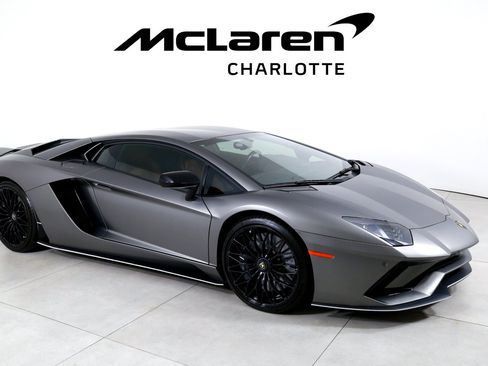 Used 2018 Lamborghini Aventador S AWD/4WD image 2