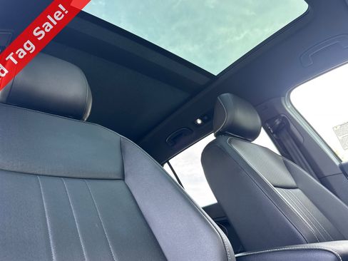 Certified 2022 Volkswagen Tiguan SE R-Line image 18