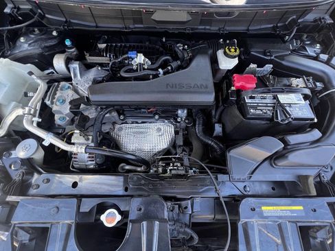 Used 2017 Nissan Rogue SV image 18