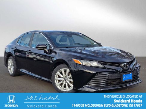 Used 2019 Toyota Camry LE image 1