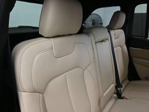 Used 2026 Jeep Grand Cherokee Limited RWD image 38