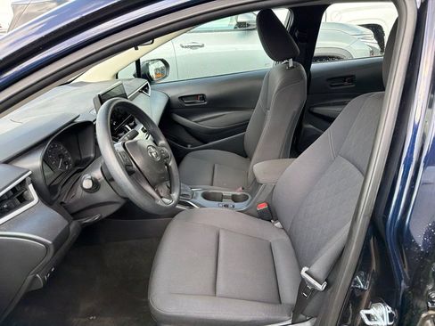 Used 2025 Toyota Corolla LE FWD image 2