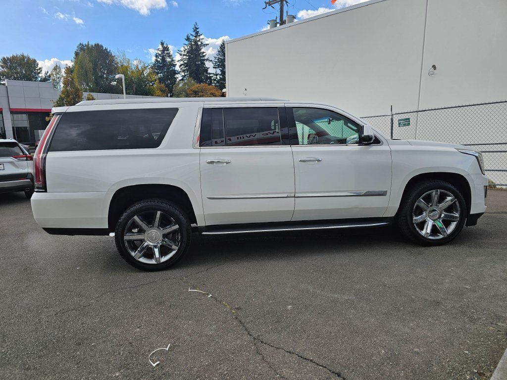 Used 2016 Cadillac Escalade ESV Luxury AWD/4WD image 8