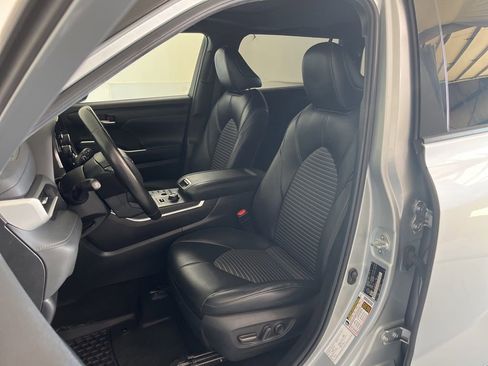 Used 2023 Toyota Highlander XSE AWD/4WD image 19