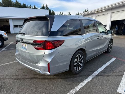 Used 2025 Honda Odyssey EX-L image 3