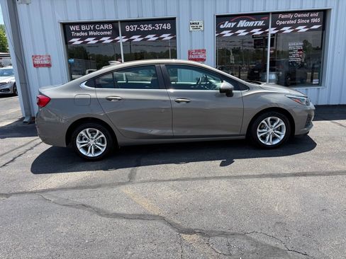Used 2019 Chevrolet Cruze LT w/ Convenience Package FWD image 2
