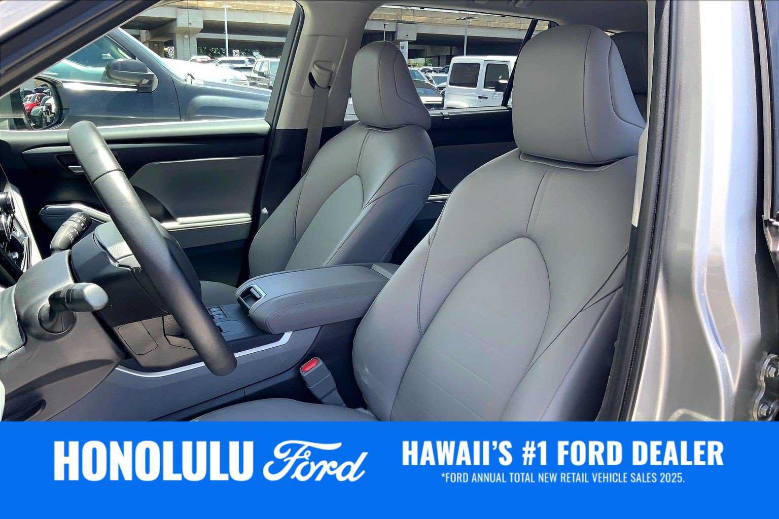 Used 2025 Toyota Highlander XLE AWD/4WD image 11