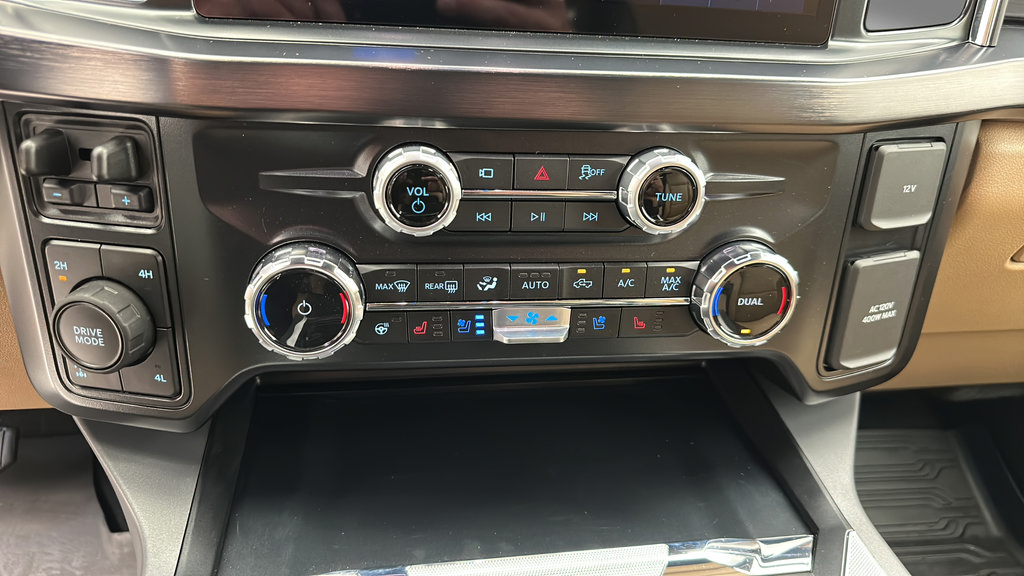 Used 2025 Ford F350 Lariat w/ Black Appearance Package AWD/4WD image 21