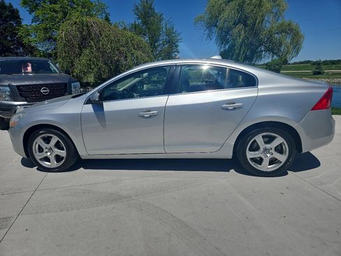 Used 2012 Volvo S60 T5 FWD image 2