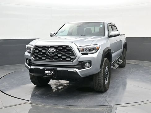 Used 2023 Toyota Tacoma TRD Off-Road AWD/4WD image 3