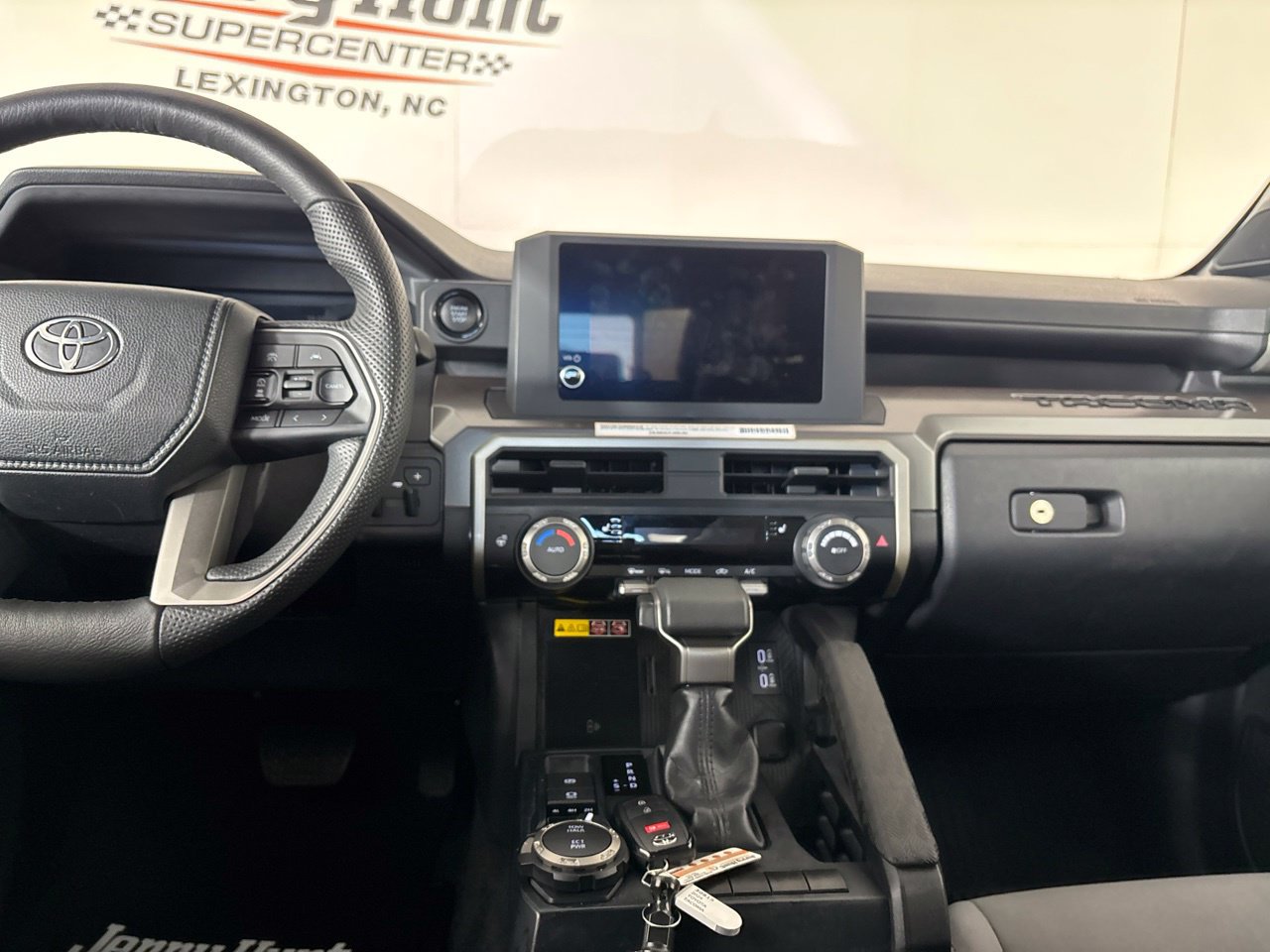 Used 2024 Toyota Tacoma SR5 AWD/4WD image 25