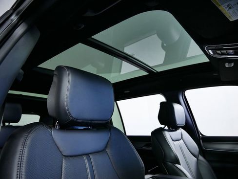 Used 2024 Jeep Wagoneer Series II image 18