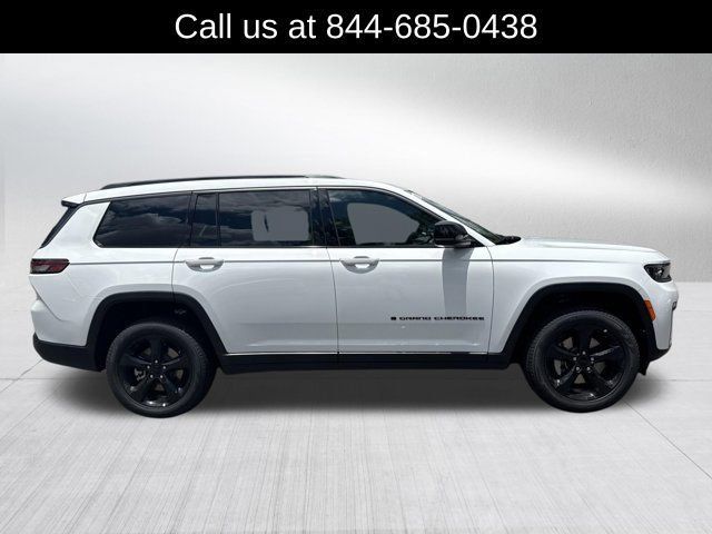 New 2026 Jeep Grand Cherokee L Limited w/ Limited Altitude Package AWD/4WD image 4
