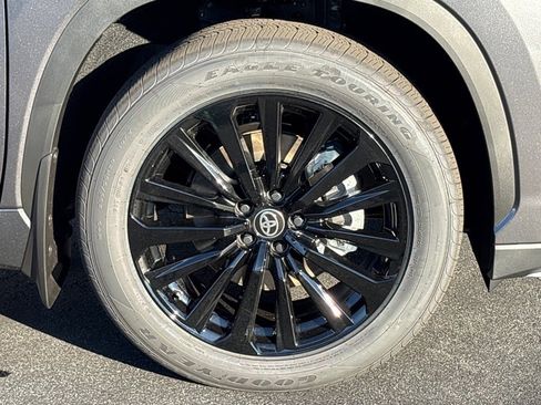 New 2025 Toyota Highlander XSE image 32
