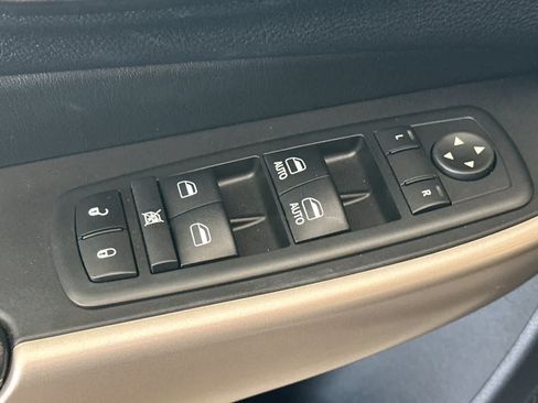 Used 2017 Jeep Cherokee Latitude w/ True North Edition AWD/4WD image 13