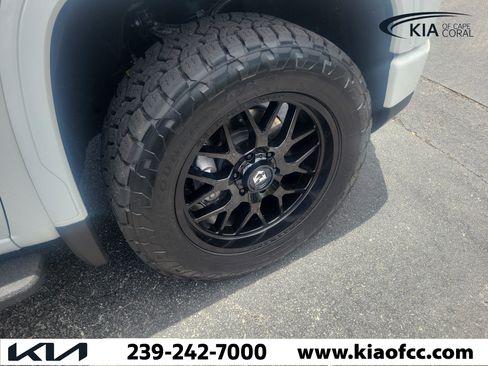 Used 2025 GMC Sierra 1500 AT4 w/ AT4 Premium Package AWD/4WD image 7