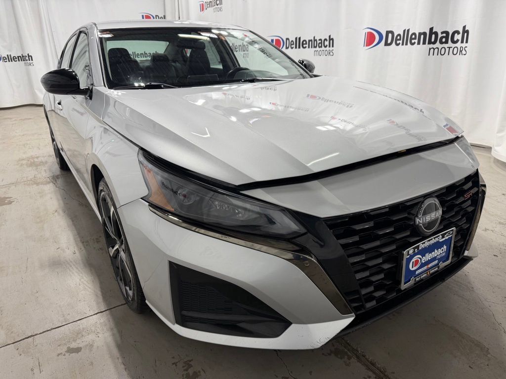 Used 2024 Nissan Altima 2.5 SR FWD image 1