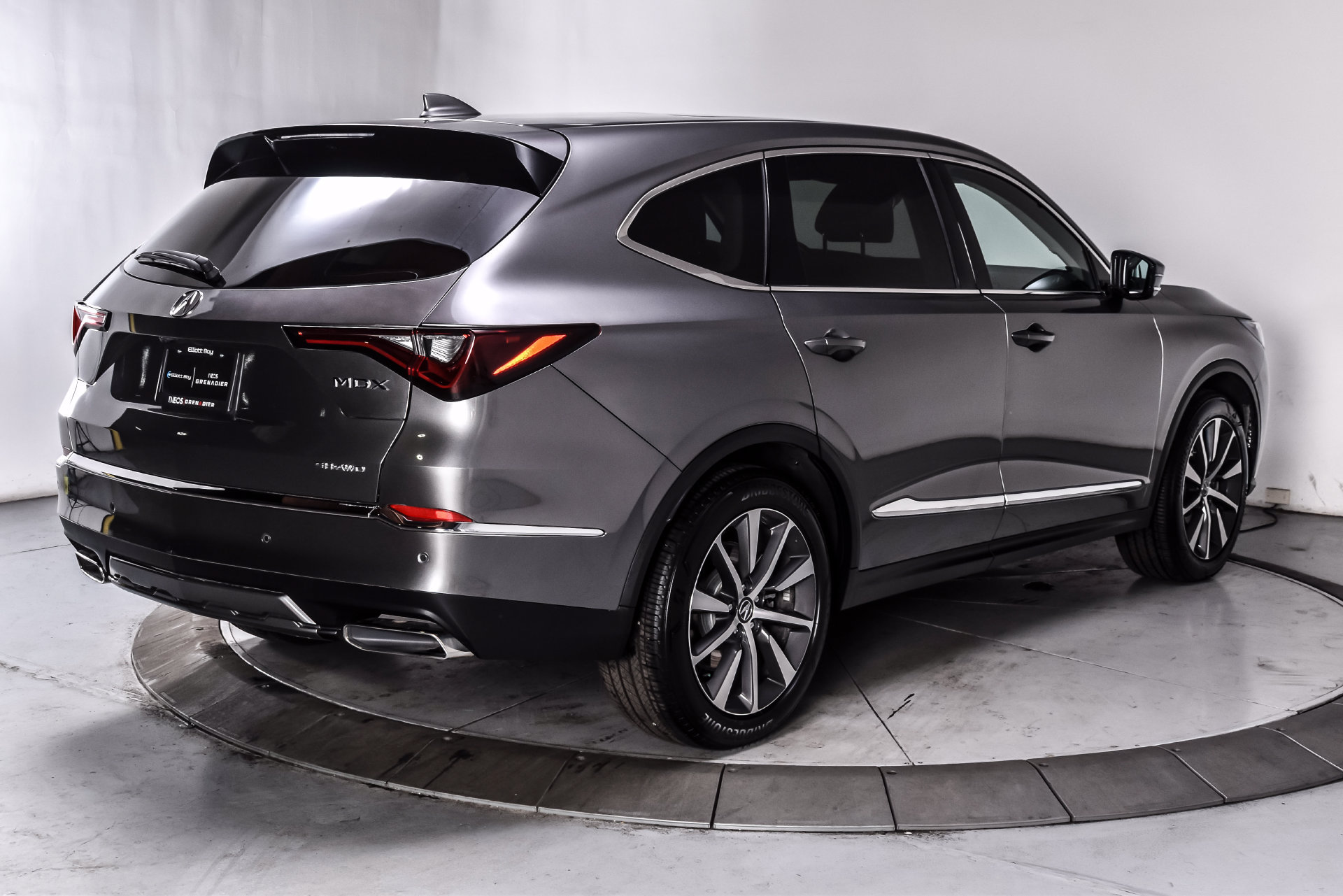 Used 2025 Acura MDX w/ Technology Package AWD/4WD image 6