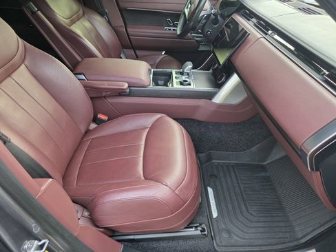 Used 2023 Land Rover Range Rover SE image 3