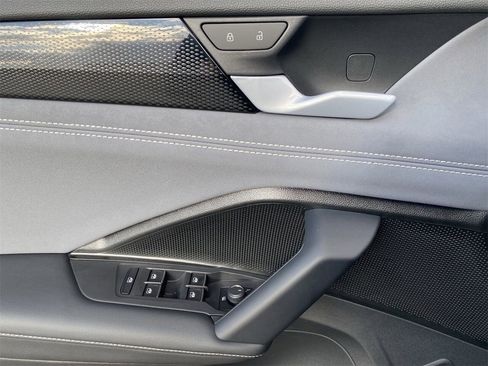 New 2026 Volkswagen Tiguan SE R-Line image 17